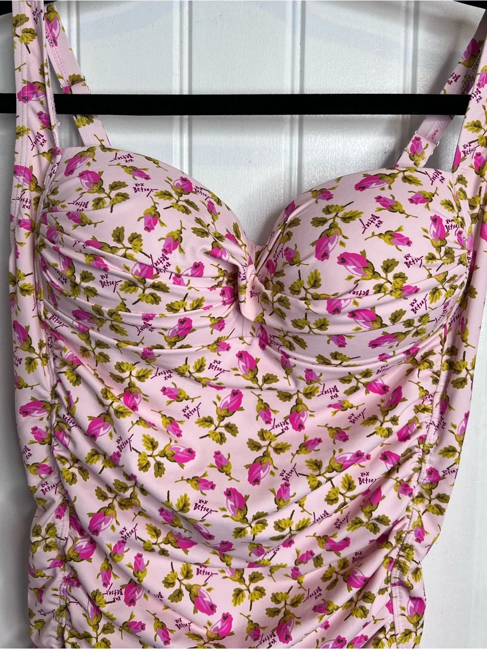 Betsey Johnson Pink Rose Buds‎ Floral Shirred One-Piece Swimsuit. Size Large.